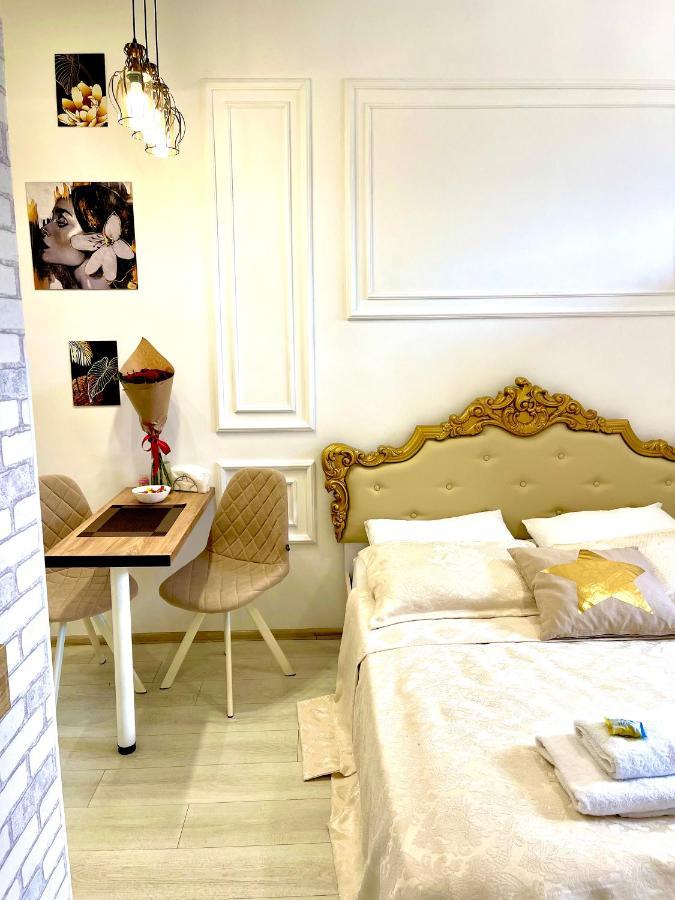 Vintage Apartment Kotlyarska10 Lviv Extérieur photo